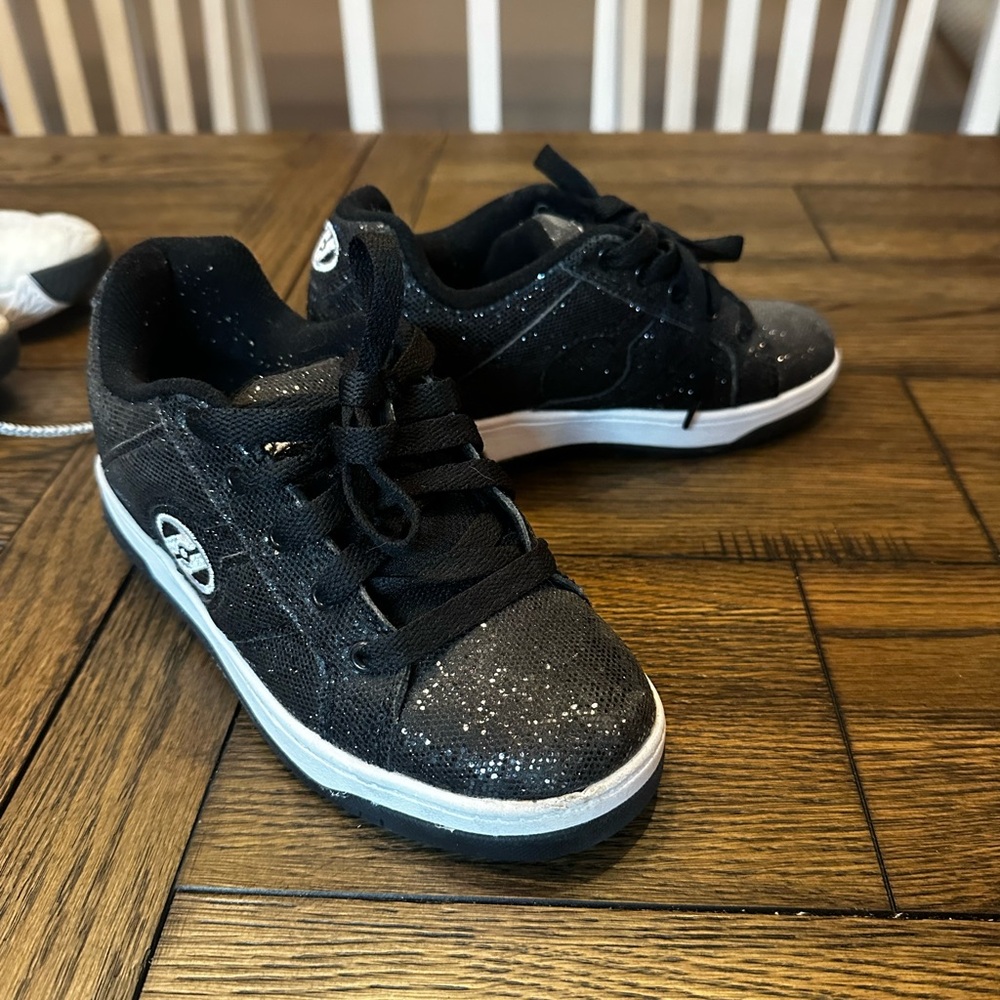 Black glitter heelys youth size 3